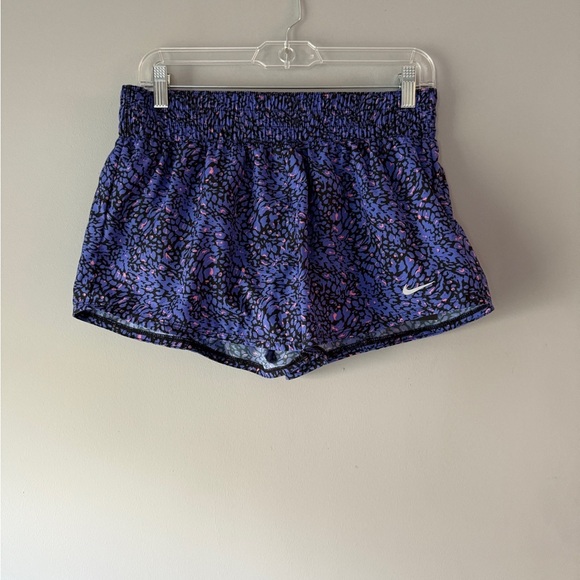 Nike Women's Dry-Fit Lined Shorts - Size M - Picture 2 of 9